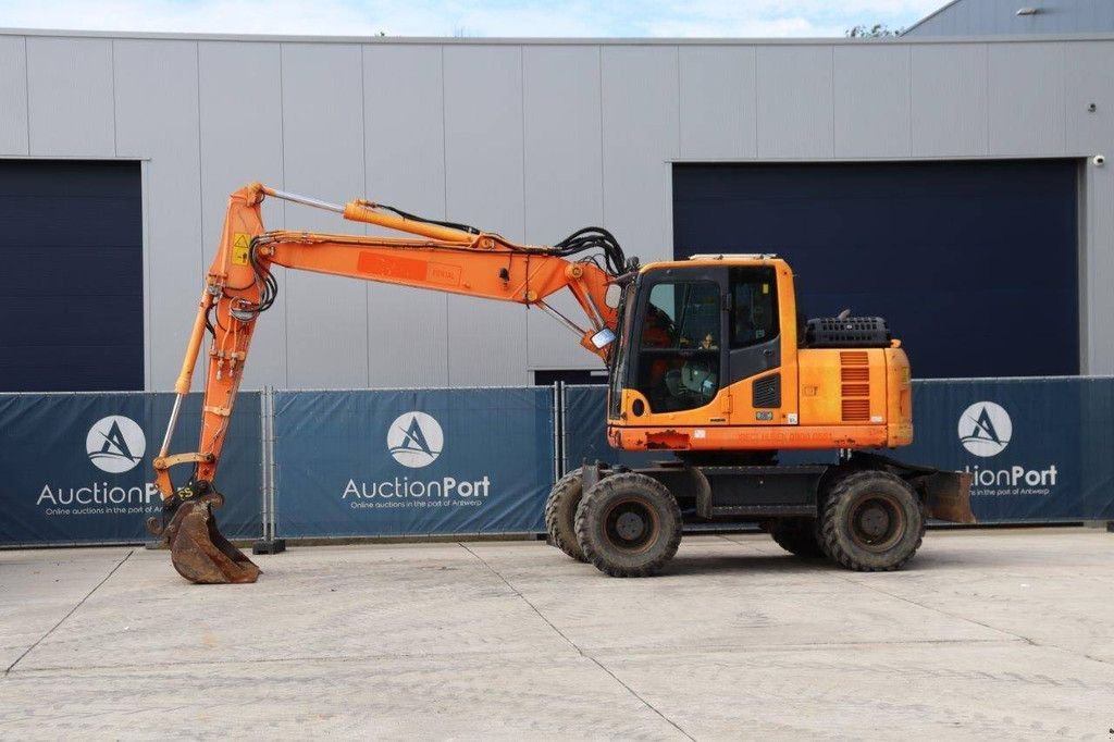 Mobilbagger del tipo Komatsu PW148-8, Gebrauchtmaschine en Antwerpen (Imagen 1)