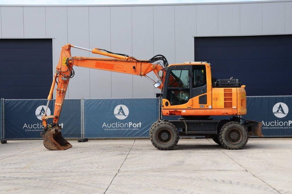 Mobilbagger van het type Komatsu PW148-8, Gebrauchtmaschine in Antwerpen (Foto 2)