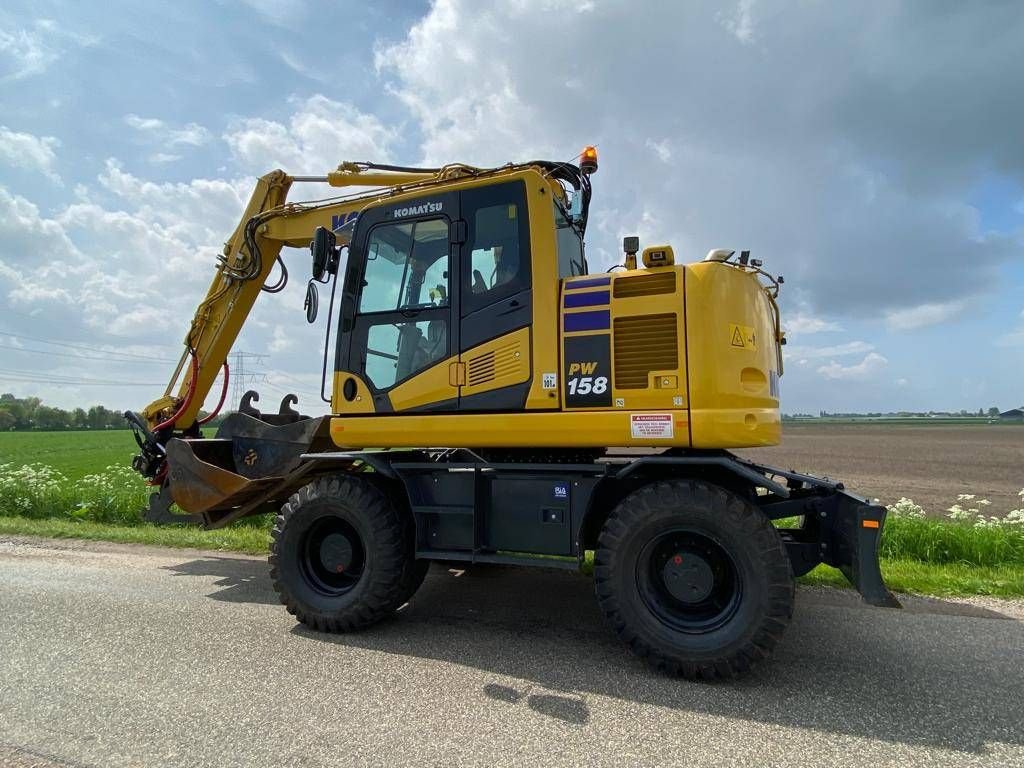 Mobilbagger типа Komatsu PW158-11E0, Gebrauchtmaschine в Overijse (Фотография 2)