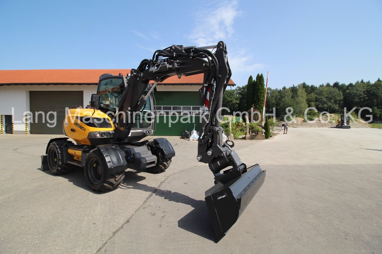 Mobilbagger of the type Mecalac 7 MWR inkl. Powertilt & Löffelset, Neumaschine in Petting (Picture 8)