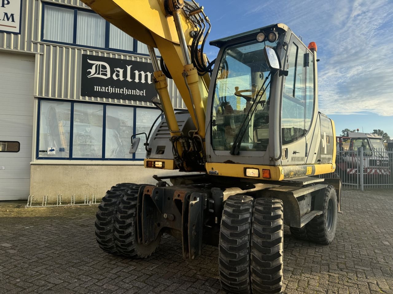 Mobilbagger des Typs New Holland MH plus, Gebrauchtmaschine in Hardinxveld giessendam (Bild 4)