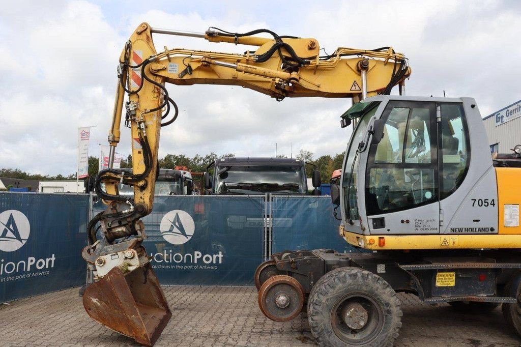 Mobilbagger du type New Holland MH Plus, Gebrauchtmaschine en Antwerpen (Photo 10)