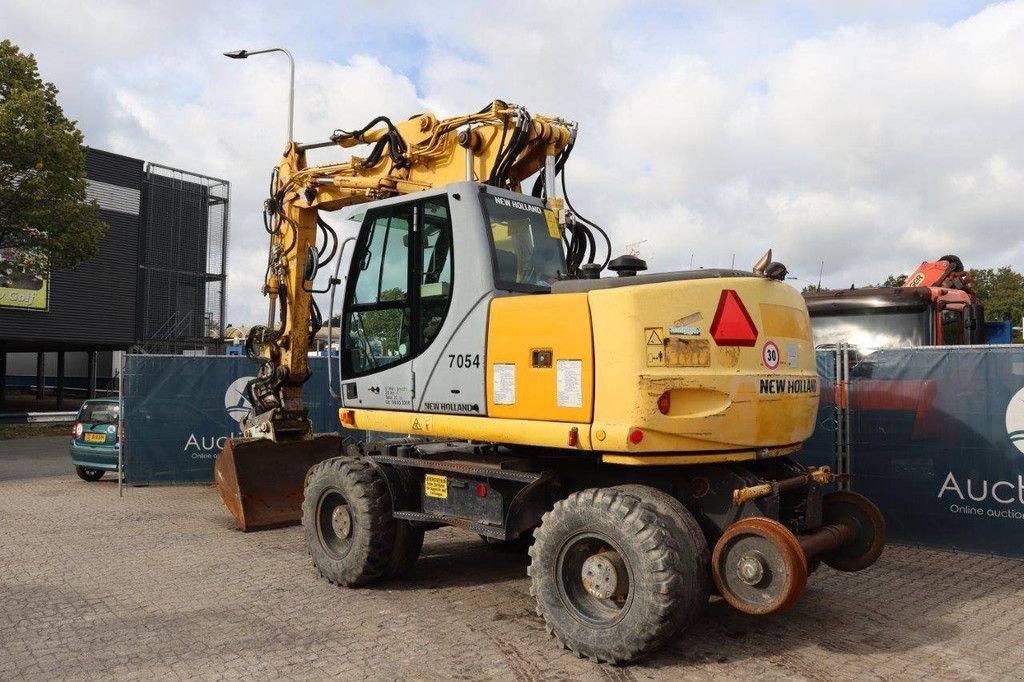 Mobilbagger du type New Holland MH Plus, Gebrauchtmaschine en Antwerpen (Photo 3)