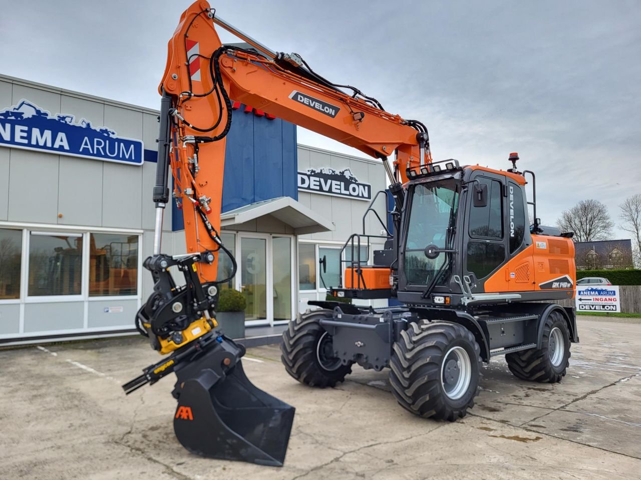 Mobilbagger du type Sonstige Develon DX140W-7, Neumaschine en Arum (Photo 5)