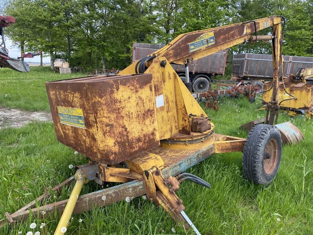 Mobilbagger des Typs Sonstige svinglæsser med jordskovl, Gebrauchtmaschine in øster ulslev (Bild 3)