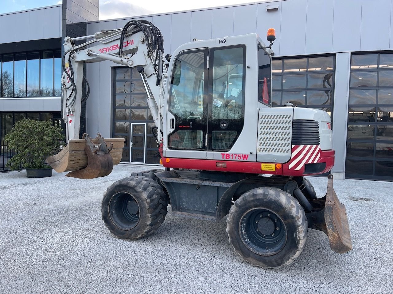 Mobilbagger van het type Takeuchi TB175W, Gebrauchtmaschine in Holten (Foto 2)