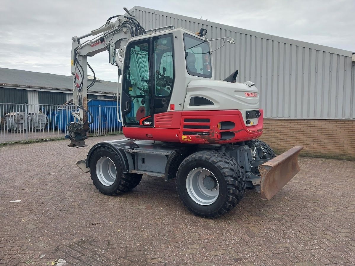 Mobilbagger типа Takeuchi TB295W, Gebrauchtmaschine в Westwoud (Фотография 2)