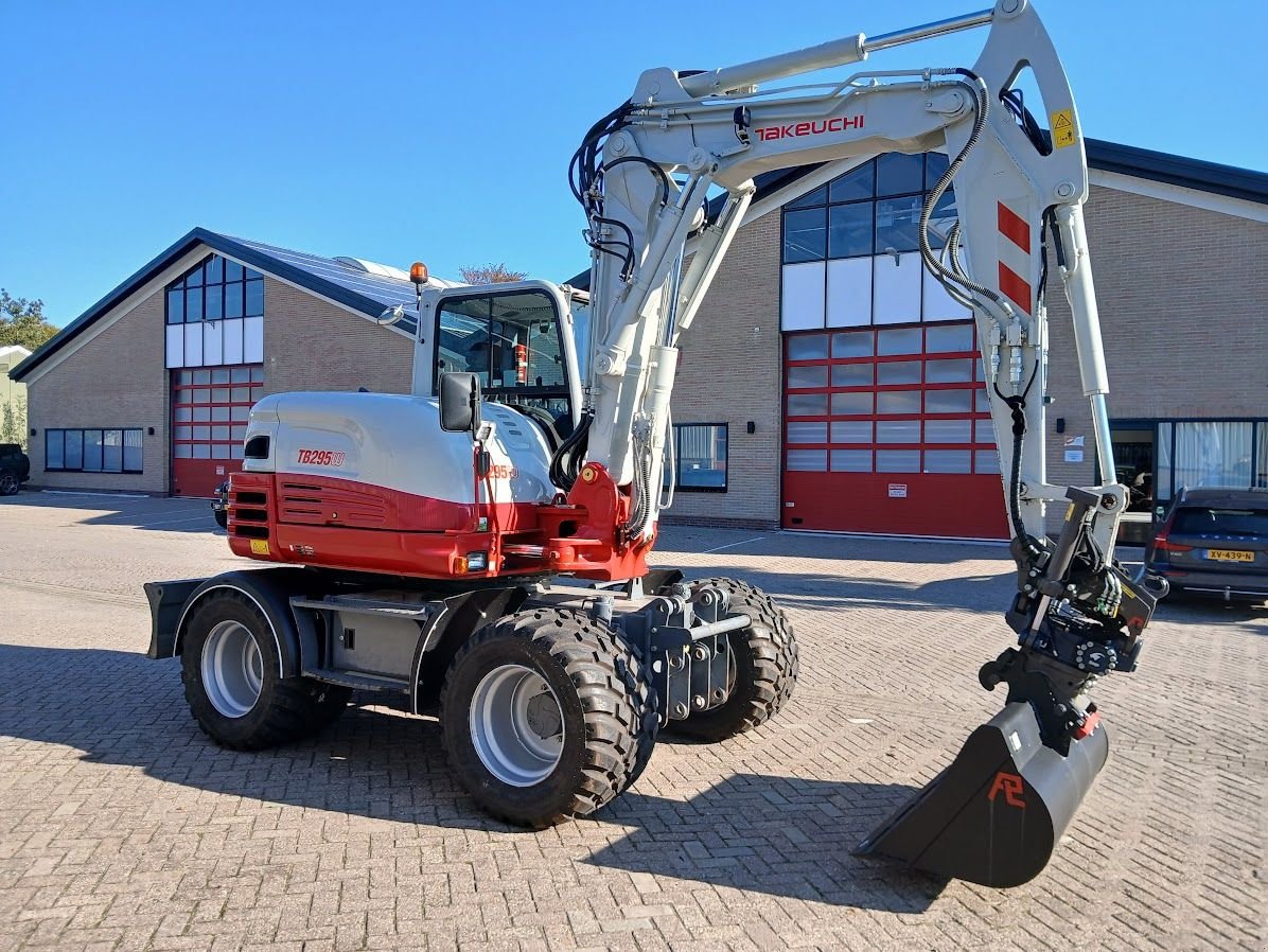 Mobilbagger des Typs Takeuchi TB295W, Gebrauchtmaschine in Westwoud (Bild 4)