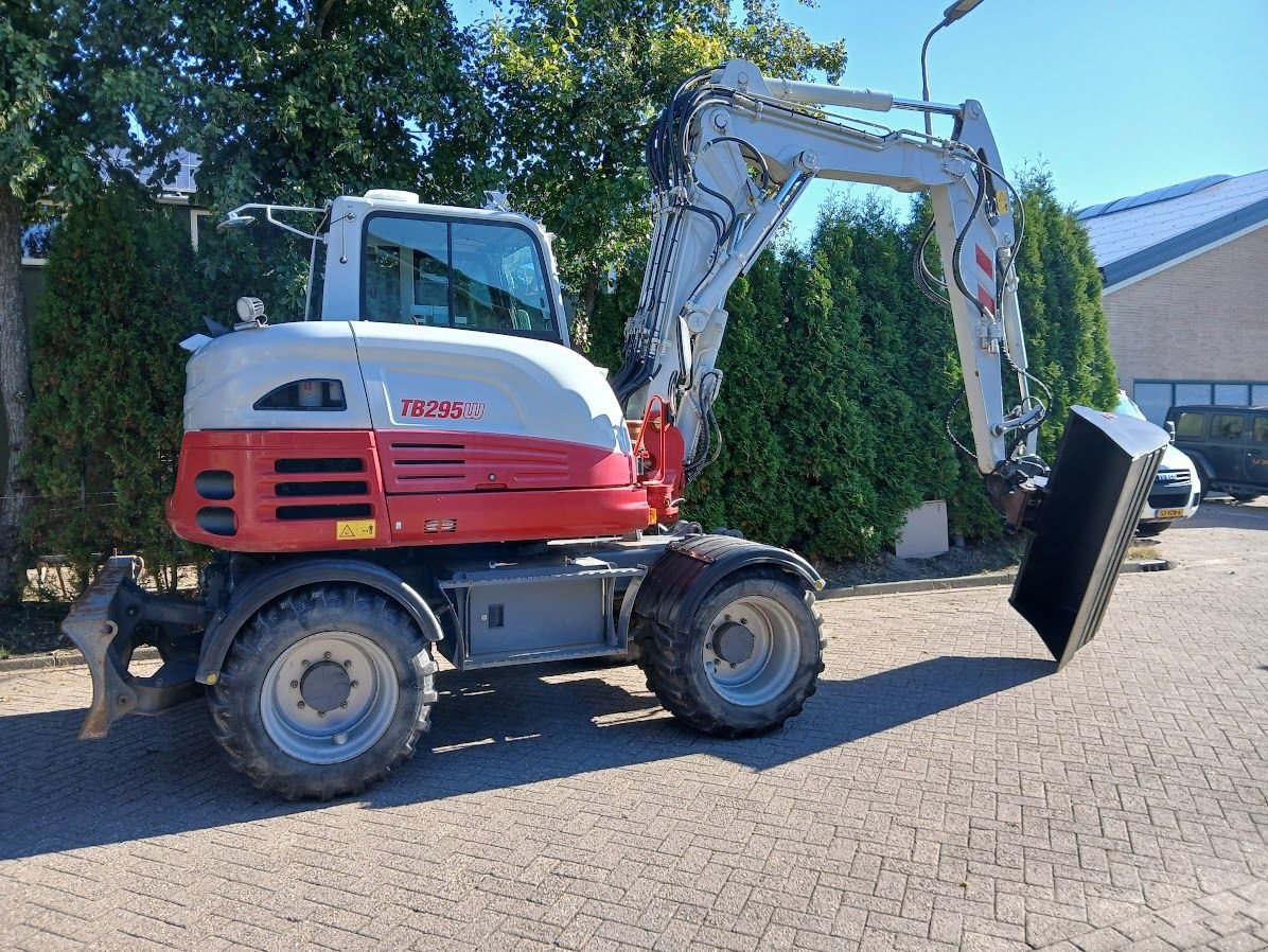 Mobilbagger del tipo Takeuchi TB295W, Gebrauchtmaschine en Westwoud (Imagen 3)