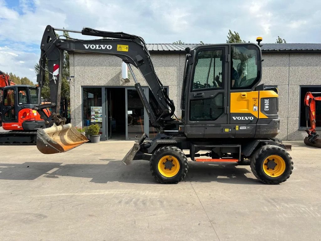 Mobilbagger van het type Volvo E60W, Gebrauchtmaschine in Wevelgem (Foto 1)