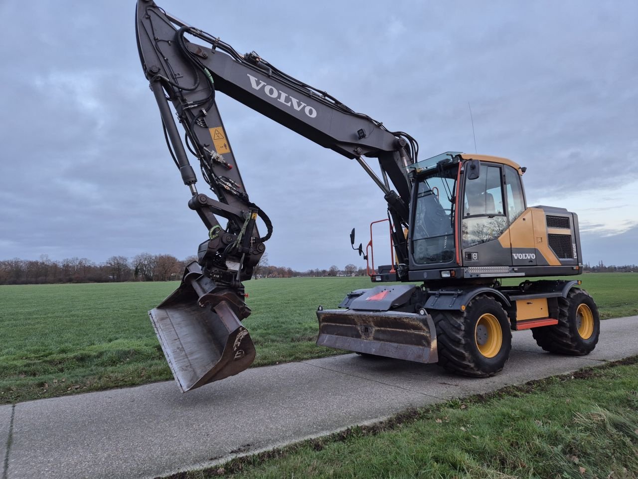 Mobilbagger типа Volvo EW 160 E, Gebrauchtmaschine в Fleringen (Фотография 2)