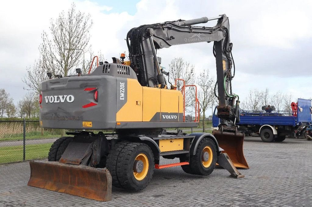 Mobilbagger van het type Volvo EW 220 E TILTROTATOR BUCKET 2-PIECE BSS, Gebrauchtmaschine in Marknesse (Foto 7)