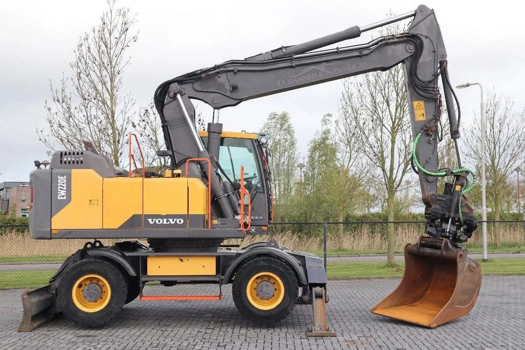 Mobilbagger van het type Volvo EW 220 E TILTROTATOR BUCKET 2-PIECE BSS, Gebrauchtmaschine in Marknesse (Foto 4)