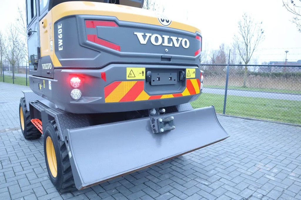 Mobilbagger tipa Volvo EW 60 E DEMO ROTOTILT + GRIPPER BUCKET, Gebrauchtmaschine u Marknesse (Slika 11)