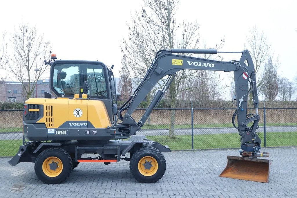 Mobilbagger tipa Volvo EW 60 E DEMO ROTOTILT + GRIPPER BUCKET, Gebrauchtmaschine u Marknesse (Slika 4)