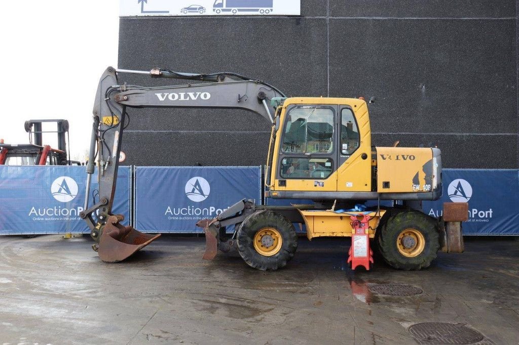 Mobilbagger van het type Volvo EW140B, Gebrauchtmaschine in Antwerpen (Foto 2)