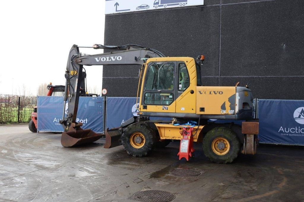 Mobilbagger van het type Volvo EW140B, Gebrauchtmaschine in Antwerpen (Foto 3)