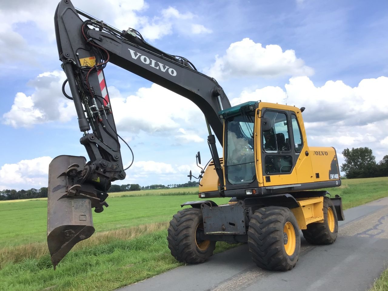 Mobilbagger typu Volvo EW140B, Gebrauchtmaschine w Overschild (Zdjęcie 2)