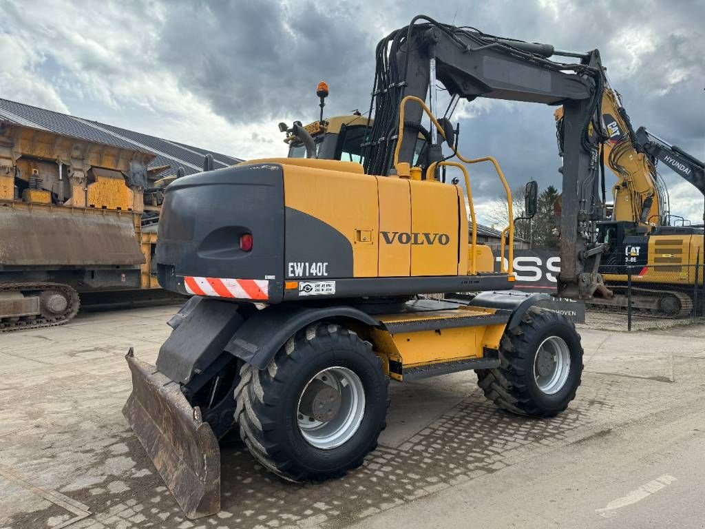 Mobilbagger of the type Volvo EW140C - DUTCH MACHINE, Gebrauchtmaschine in Veldhoven (Picture 5)