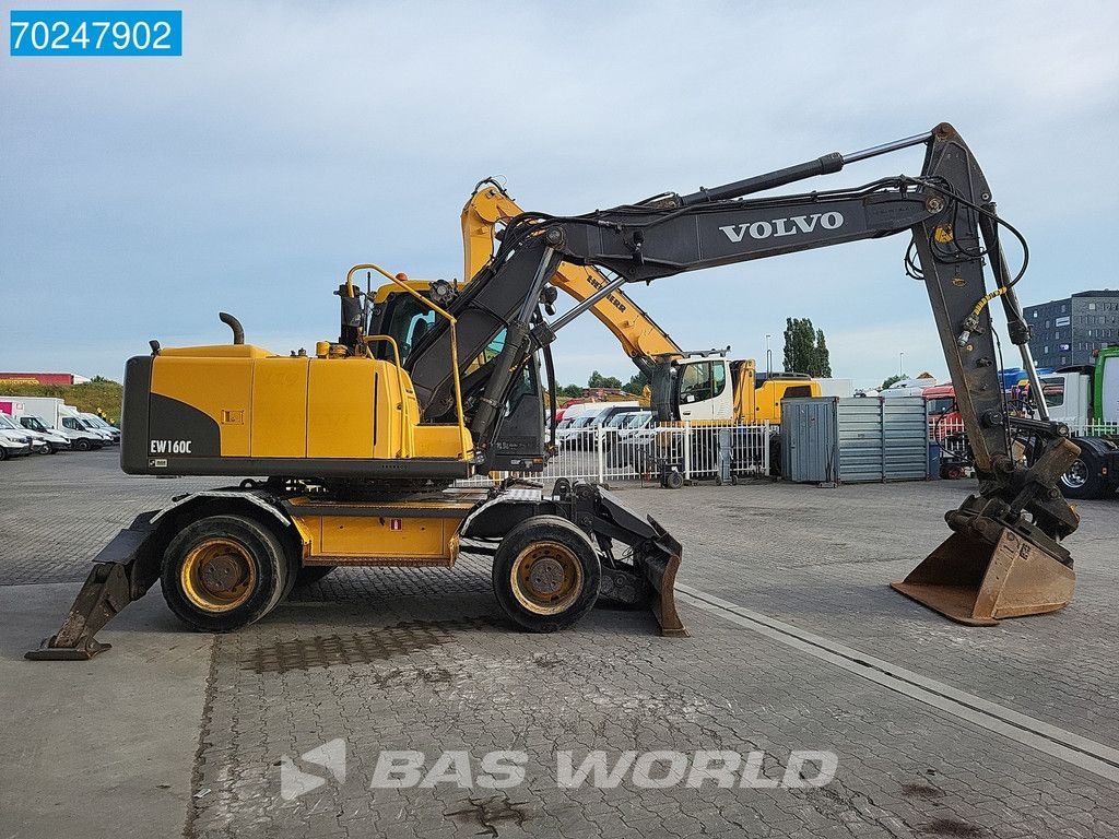 Mobilbagger du type Volvo EW160 C OUTRIGGERS AND BLADE, Gebrauchtmaschine en Veghel (Photo 3)