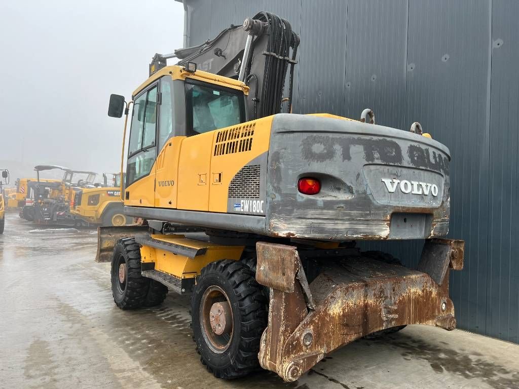 Mobilbagger des Typs Volvo EW180C, Gebrauchtmaschine in Venlo (Bild 3)