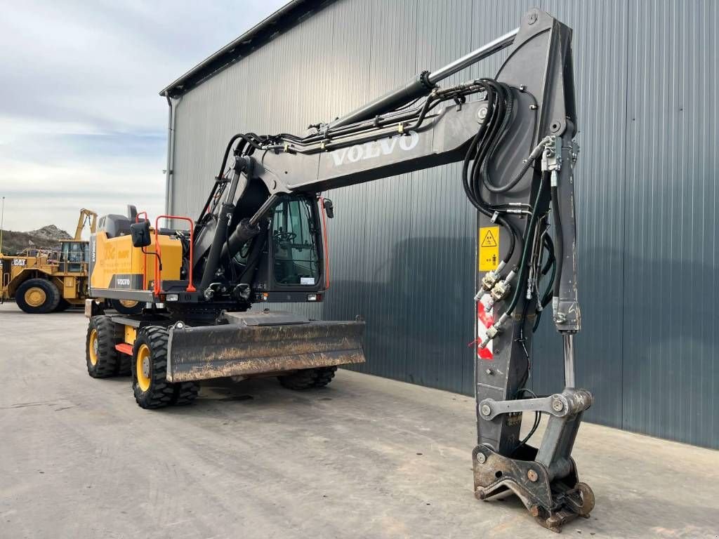 Mobilbagger van het type Volvo EW180E, Gebrauchtmaschine in Venlo (Foto 3)