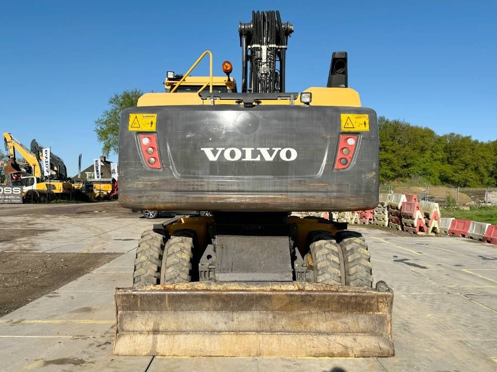 Mobilbagger of the type Volvo EW210D - Tilting Bucket / Triple Boom, Gebrauchtmaschine in Veldhoven (Picture 4)