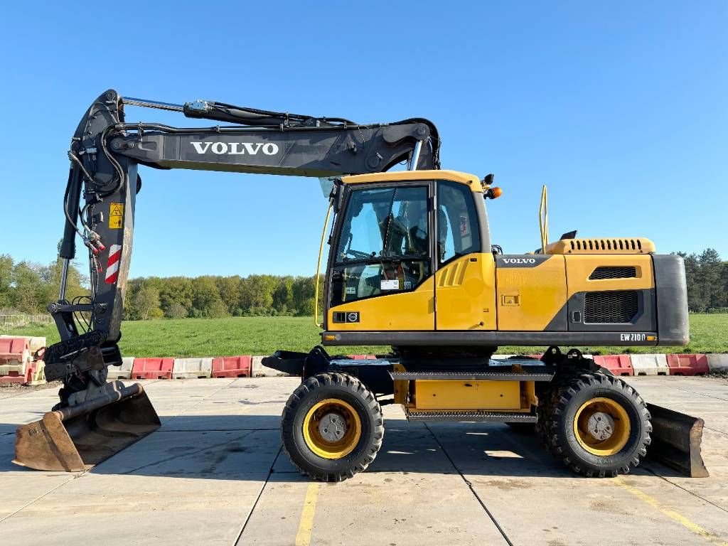 Mobilbagger tip Volvo EW210D - Tilting Bucket / Triple Boom, Gebrauchtmaschine in Veldhoven (Poză 1)