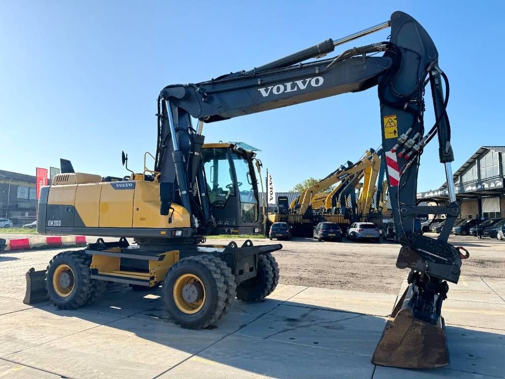 Mobilbagger типа Volvo EW210D - Tilting Bucket / Triple Boom, Gebrauchtmaschine в Veldhoven (Фотография 7)