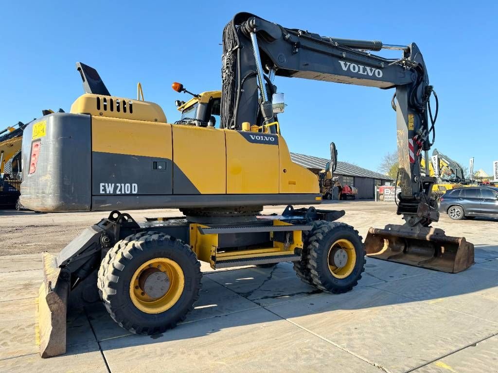 Mobilbagger типа Volvo EW210D - Tilting Bucket / Triple Boom, Gebrauchtmaschine в Veldhoven (Фотография 5)