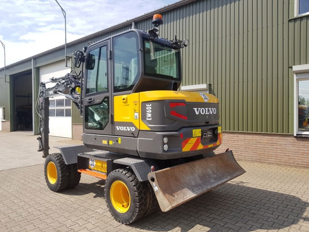 Mobilbagger van het type Volvo EW60E, Gebrauchtmaschine in Zetten (Foto 2)