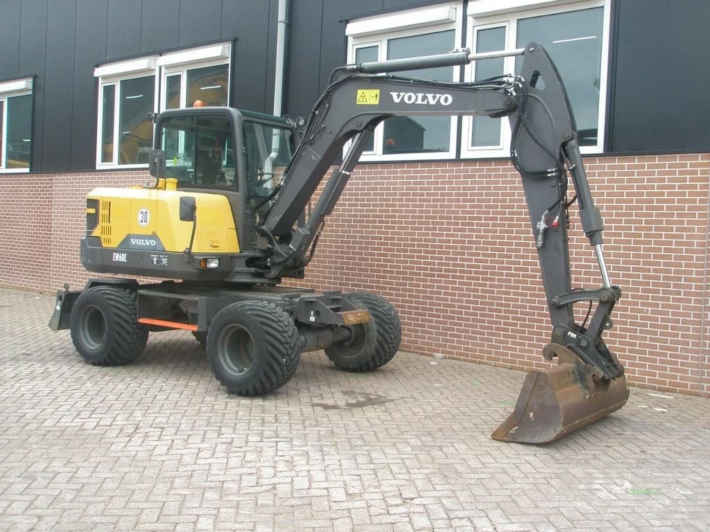 Mobilbagger du type Volvo EW60E, Gebrauchtmaschine en Barneveld (Photo 4)