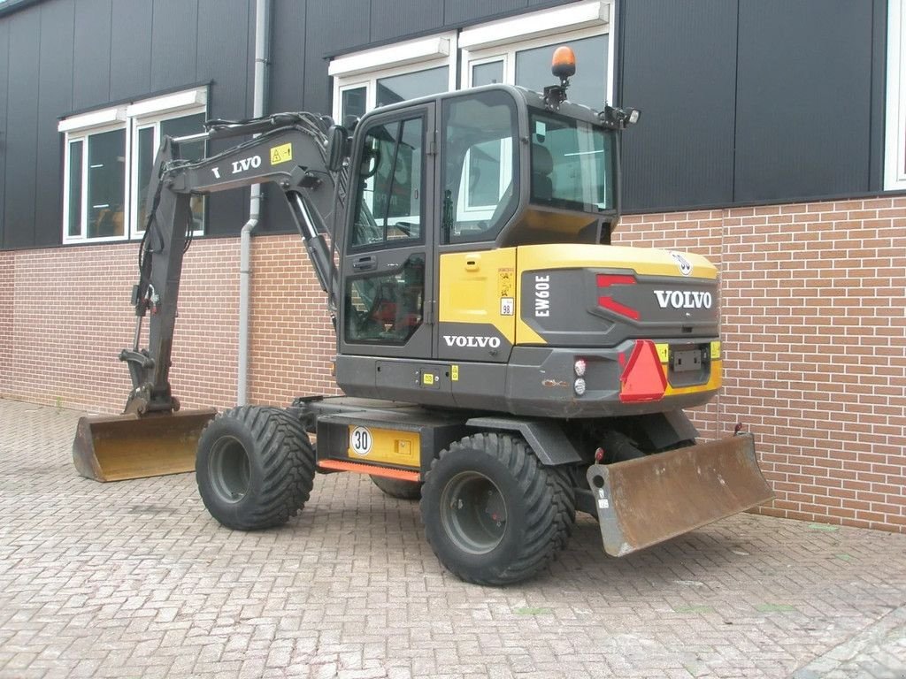 Mobilbagger типа Volvo EW60E, Gebrauchtmaschine в Barneveld (Фотография 2)