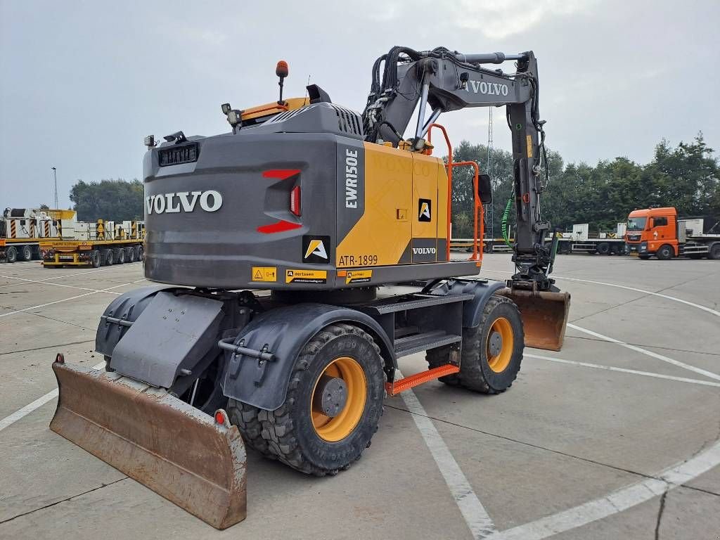 Mobilbagger of the type Volvo EWR 150 E (steelwrist + 4 bucket + forks), Gebrauchtmaschine in Stabroek (Picture 4)