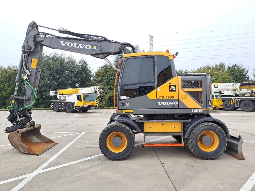 Mobilbagger tip Volvo EWR 150 E (steelwrist + 4 bucket + forks), Gebrauchtmaschine in Stabroek (Poză 1)