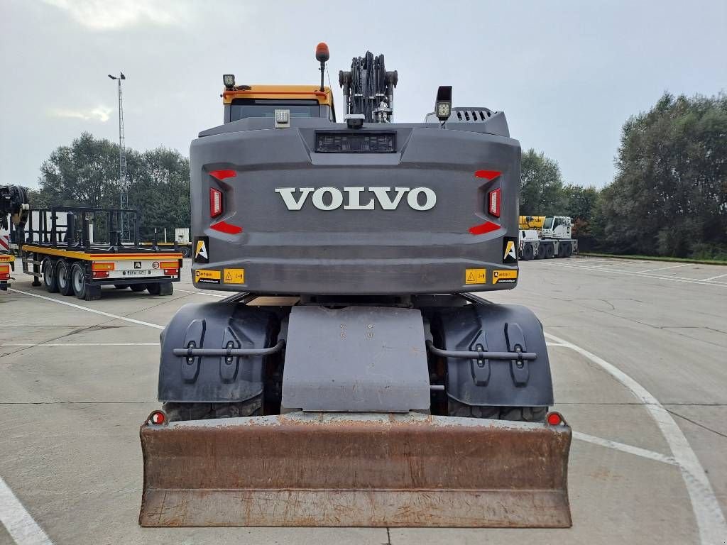 Mobilbagger Türe ait Volvo EWR 150 E (steelwrist + 4 bucket + forks), Gebrauchtmaschine içinde Stabroek (resim 3)