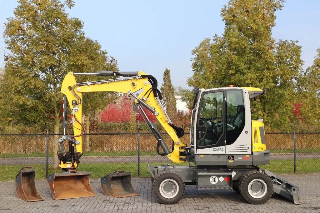 Mobilbagger del tipo Wacker Neuson EW 65 ROTOTILT 3X BUCKET DOZER BLADE LOW HOURS, Gebrauchtmaschine en Marknesse (Imagen 1)