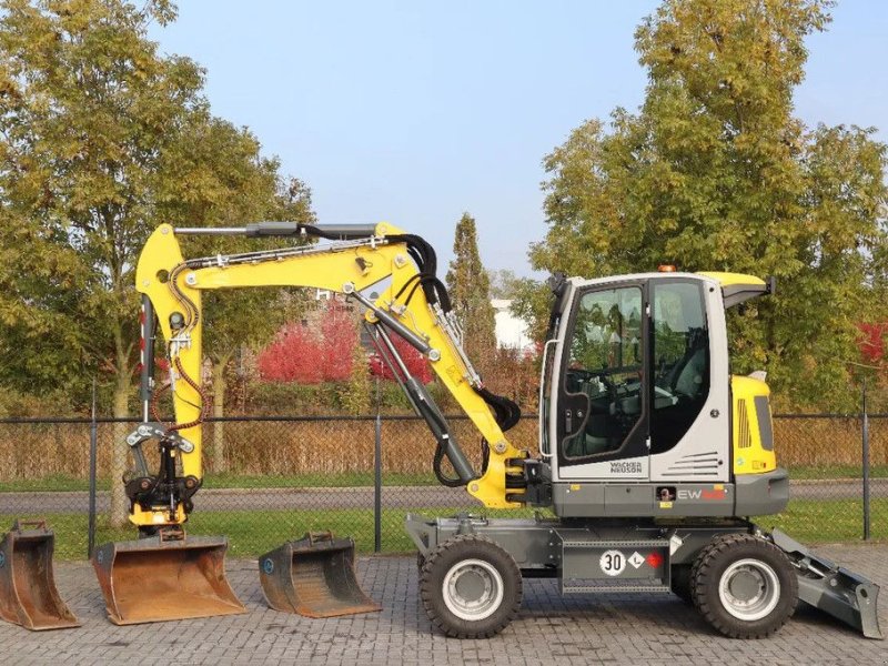 Mobilbagger of the type Wacker Neuson EW 65 ROTOTILT 3X BUCKET DOZER BLADE LOW HOURS, Gebrauchtmaschine in Marknesse