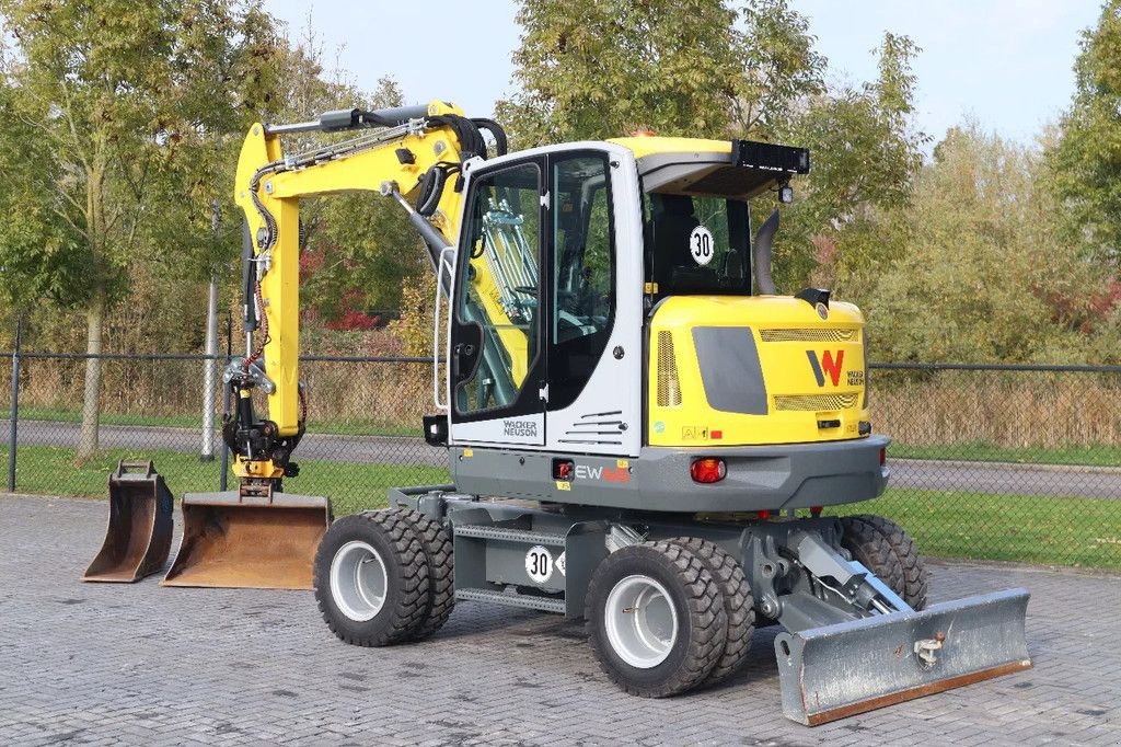 Mobilbagger van het type Wacker Neuson EW 65 ROTOTILT 3X BUCKET DOZER BLADE LOW HOURS, Gebrauchtmaschine in Marknesse (Foto 3)