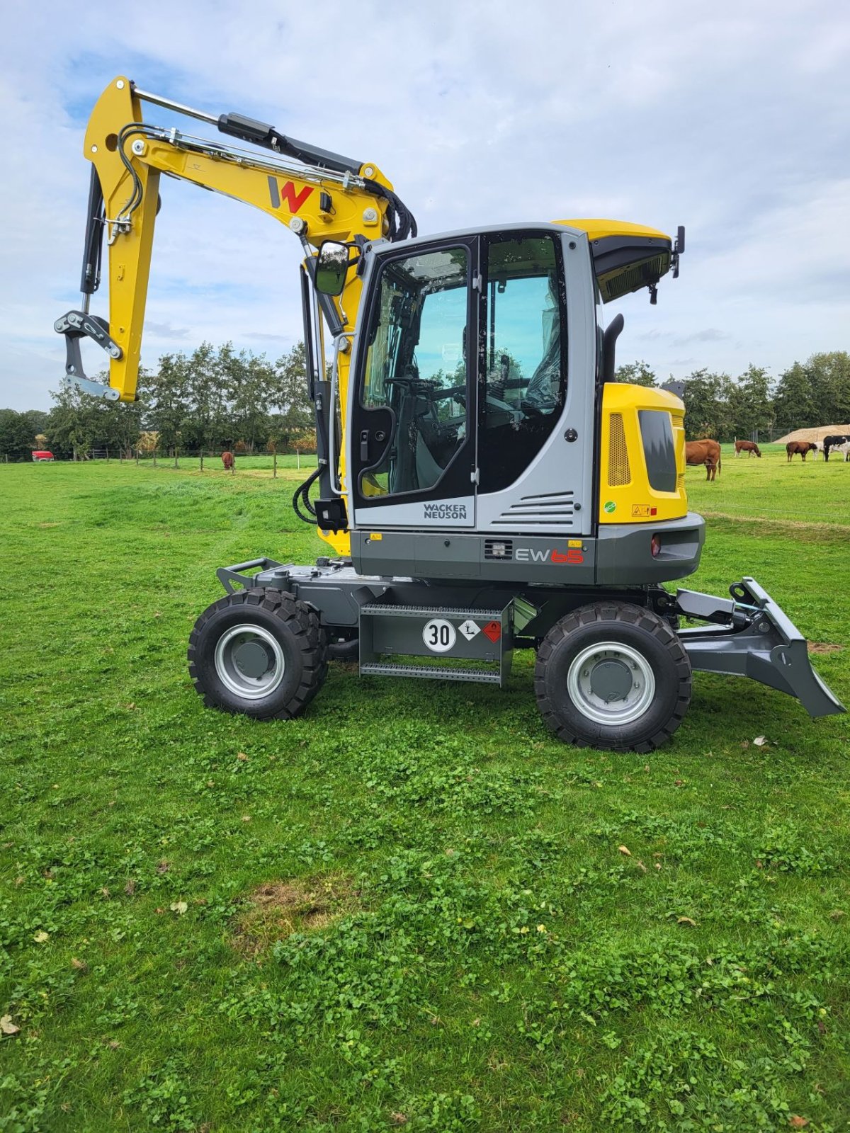 Mobilbagger of the type Wacker Neuson EW65, Neumaschine in Ede (Picture 3)