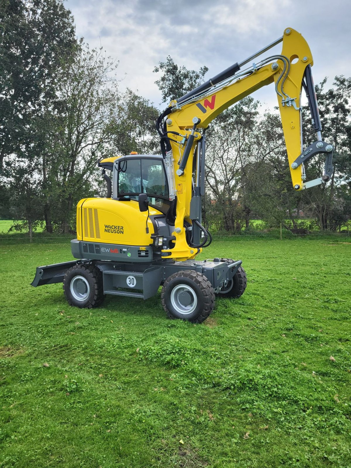 Mobilbagger of the type Wacker Neuson EW65, Neumaschine in Ede (Picture 10)