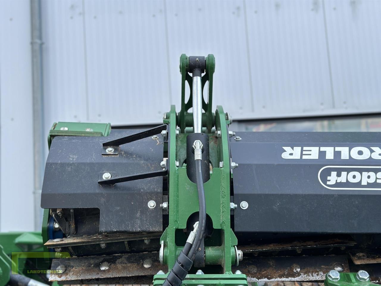 Mulcher des Typs Düvelsdorf TERRA ROLLER Expert Messerwalze 6,30 m, Vorführmaschine in Homberg/Ohm - Maulbach (Bild 7)