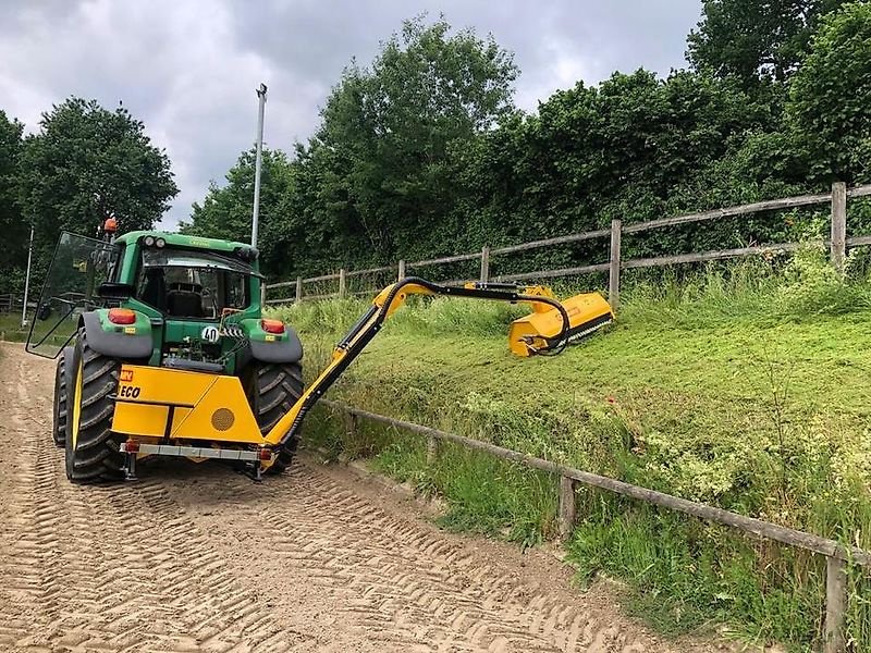 Mulcher van het type Omarv Böschungsmulcher Auslegemulcher Schlegelmulcher Mulcher, Gebrauchtmaschine in Schmallenberg (Foto 1)