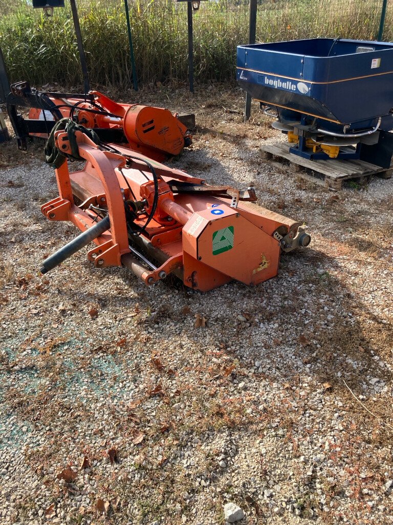 Mulchgerät & Häckselgerät des Typs Agrimaster BROYEUR 2M, Gebrauchtmaschine in SAINT ANDIOL (Bild 2)