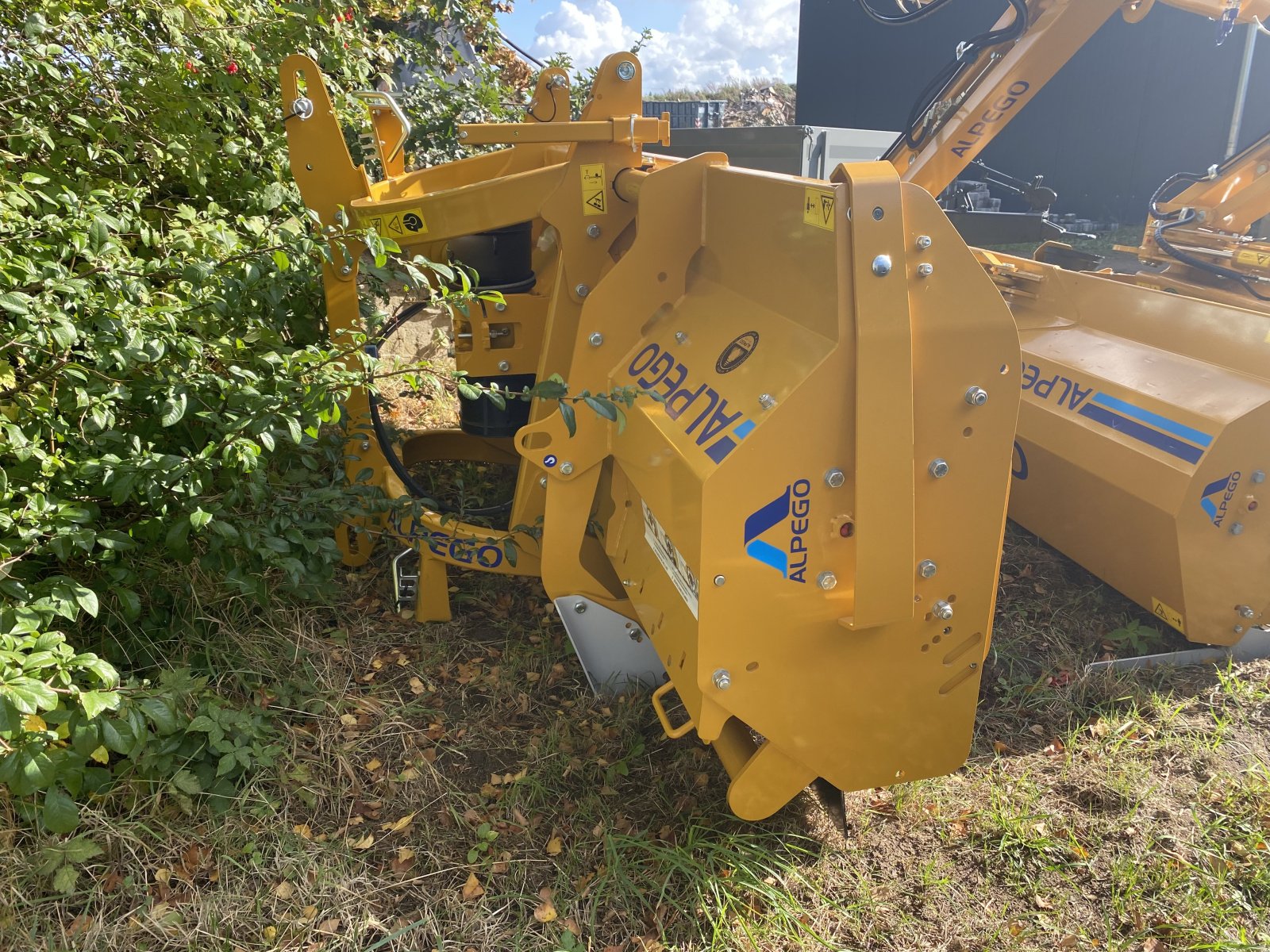 Mulchgerät & Häckselgerät of the type Alpego Trisar TR 56, Neumaschine in Klempau (Picture 3)