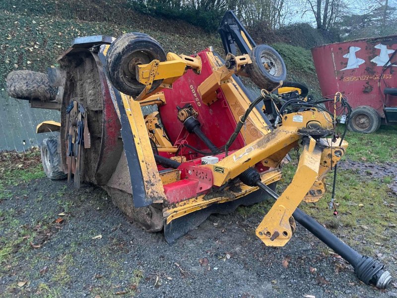 Mulchgerät & Häckselgerät van het type Sonstige Broyeur de végétaux G5400 . Gyrax, Gebrauchtmaschine in SAINT CLAIR SUR ELLE (Foto 1)