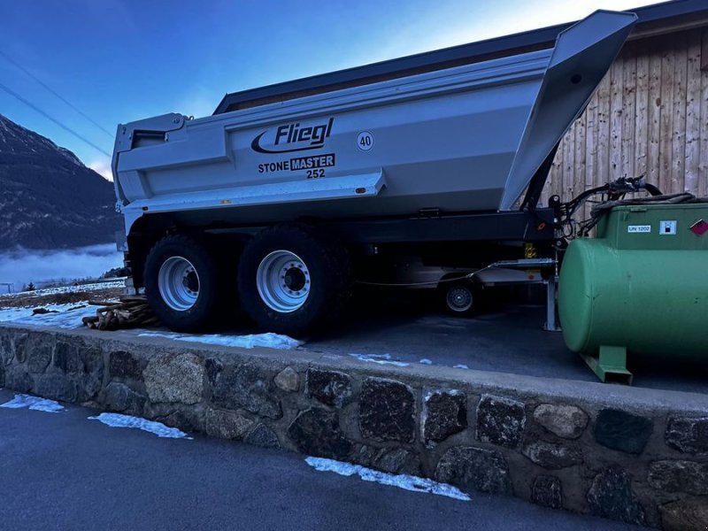 Muldenkipper des Typs Fliegl Anhänger Stone Master 252, Gebrauchtmaschine in Ried im Oberinntal