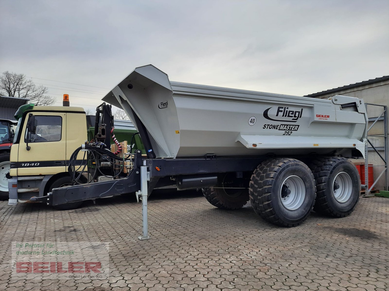 Muldenkipper del tipo Fliegl Stone Master 252 Erdmulde NOKIAN CT-BAS, Gebrauchtmaschine en Ansbach (Imagen 3)