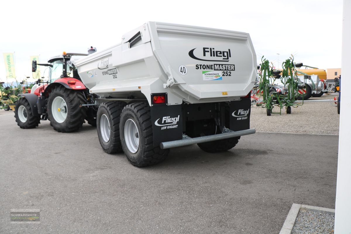 Muldenkipper of the type Fliegl Stone-Master 252 Pro, Neumaschine in Gampern (Picture 3)