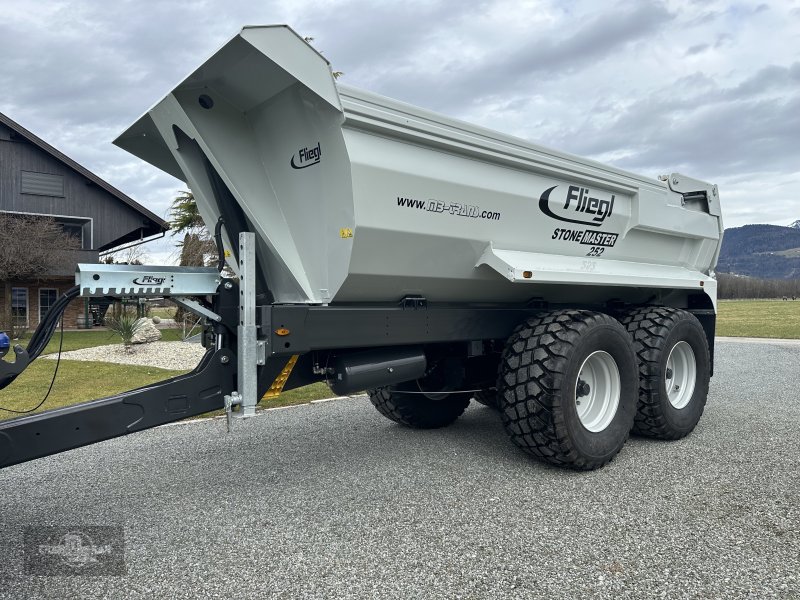 Muldenkipper van het type Fliegl Stone Master 252 Profi, Neumaschine in Rankweil